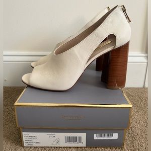 NIB – Louise et Cie Katarina Sandal – Vanilla Pebble Leather – Size 9.5M